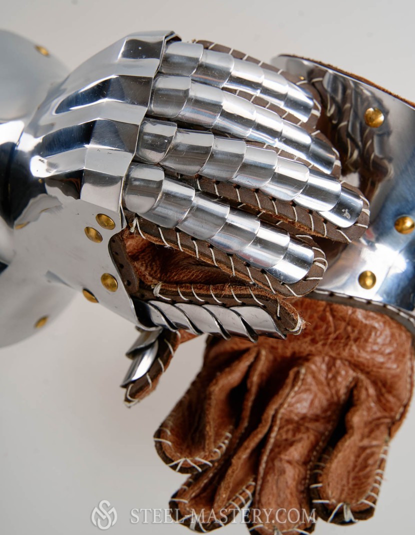 Knight s gloves of the 14th - 15th century photo made by Steel-mastery.com