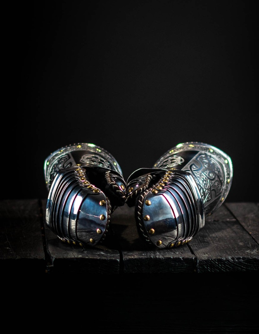 Gauntlets, part of full plate armor (garniture) of George Clifford, end of the XVI century photo made by Steel-mastery.com