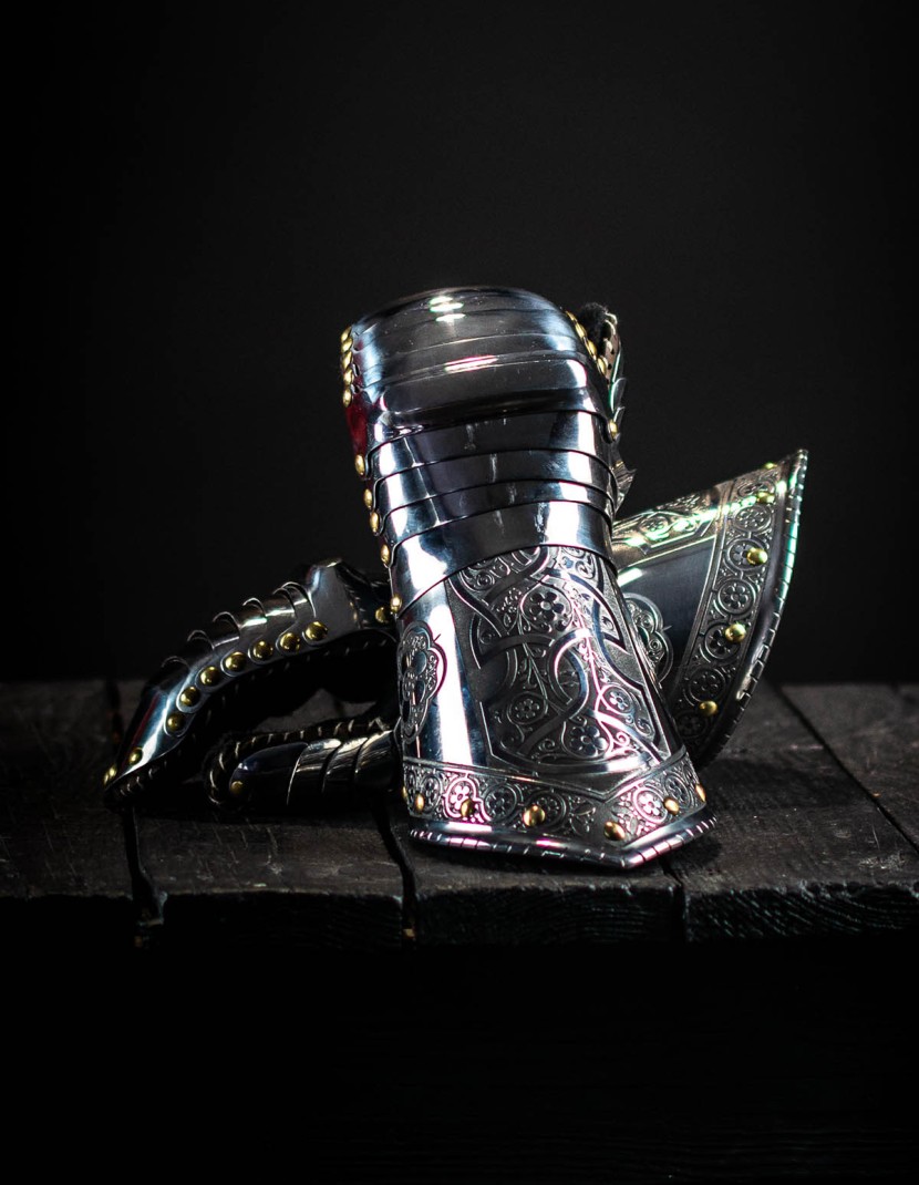 Gauntlets, part of full plate armor (garniture) of George Clifford, end of the XVI century photo made by Steel-mastery.com