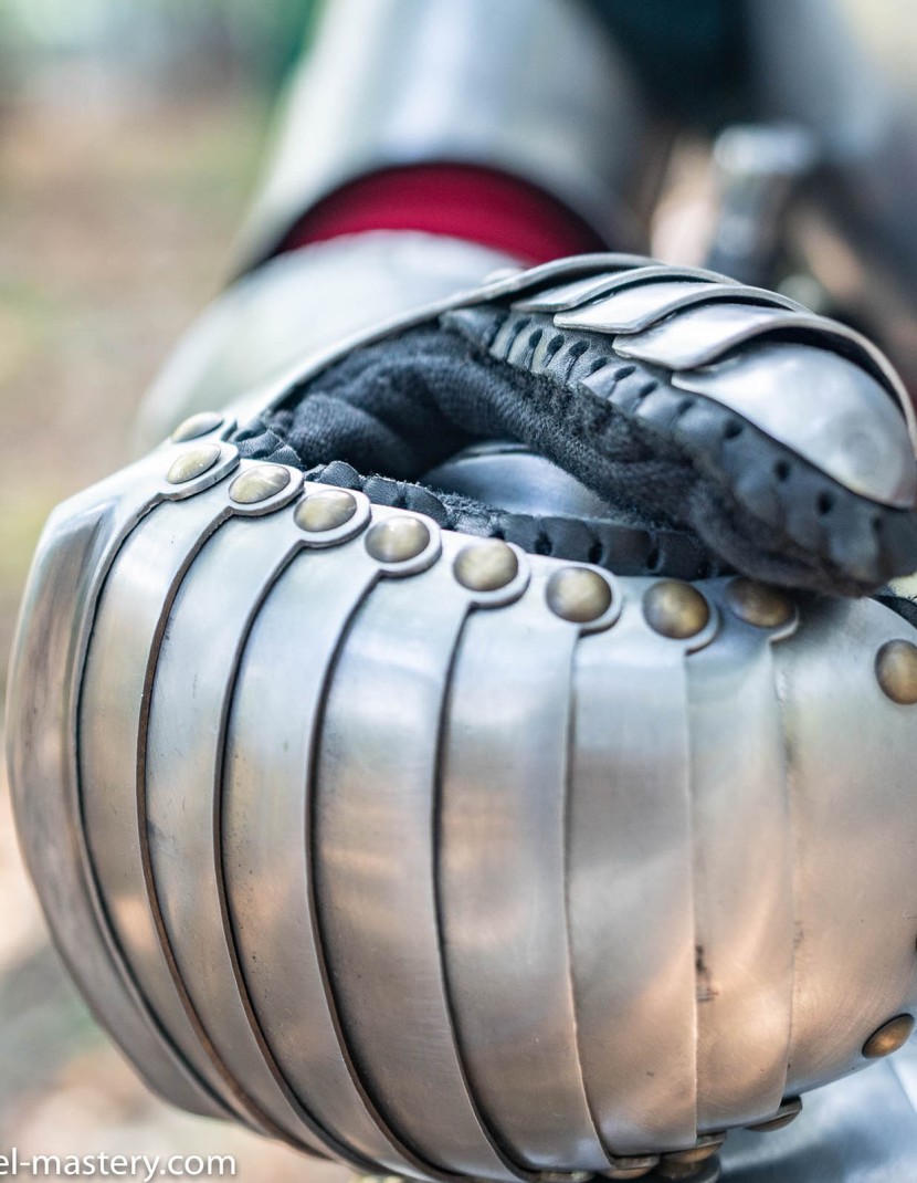 Gauntlets, part of full plate armor (garniture) of George Clifford, end of the XVI century photo made by Steel-mastery.com