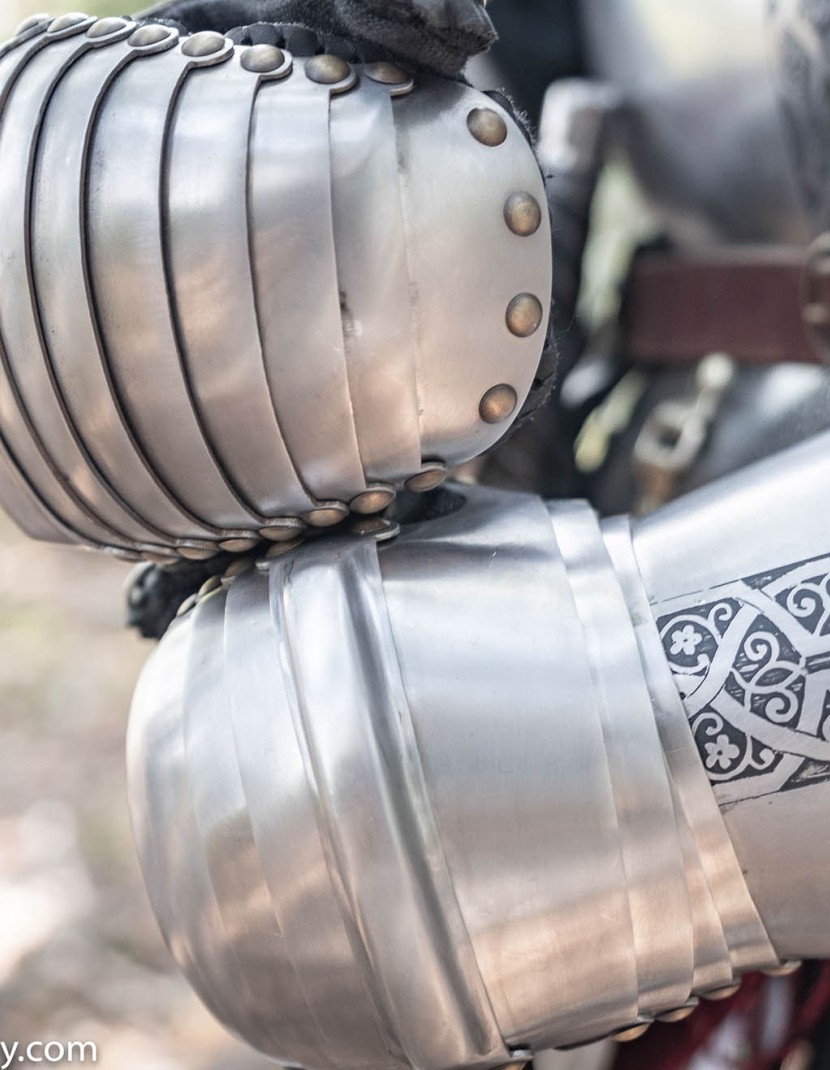 Gauntlets, part of full plate armor (garniture) of George Clifford, end of the XVI century photo made by Steel-mastery.com