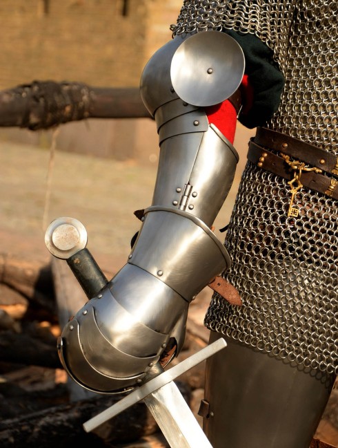 Plate gloves for modern sword fencing