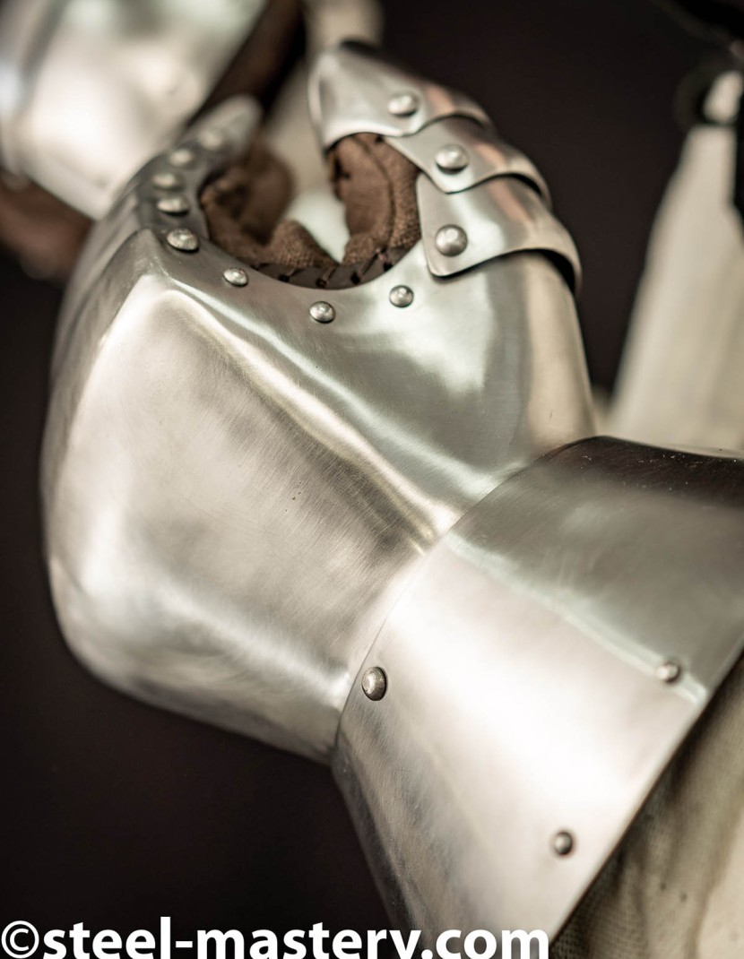 BATTLE PLATE GAUNTLETS photo made by Steel-mastery.com