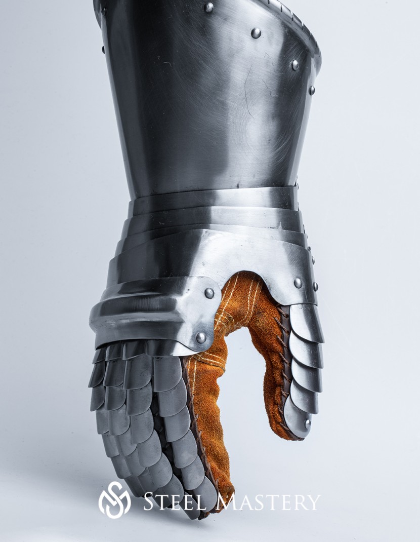 George Clifford Fingered Gauntlets, 16 century photo made by Steel-mastery.com
