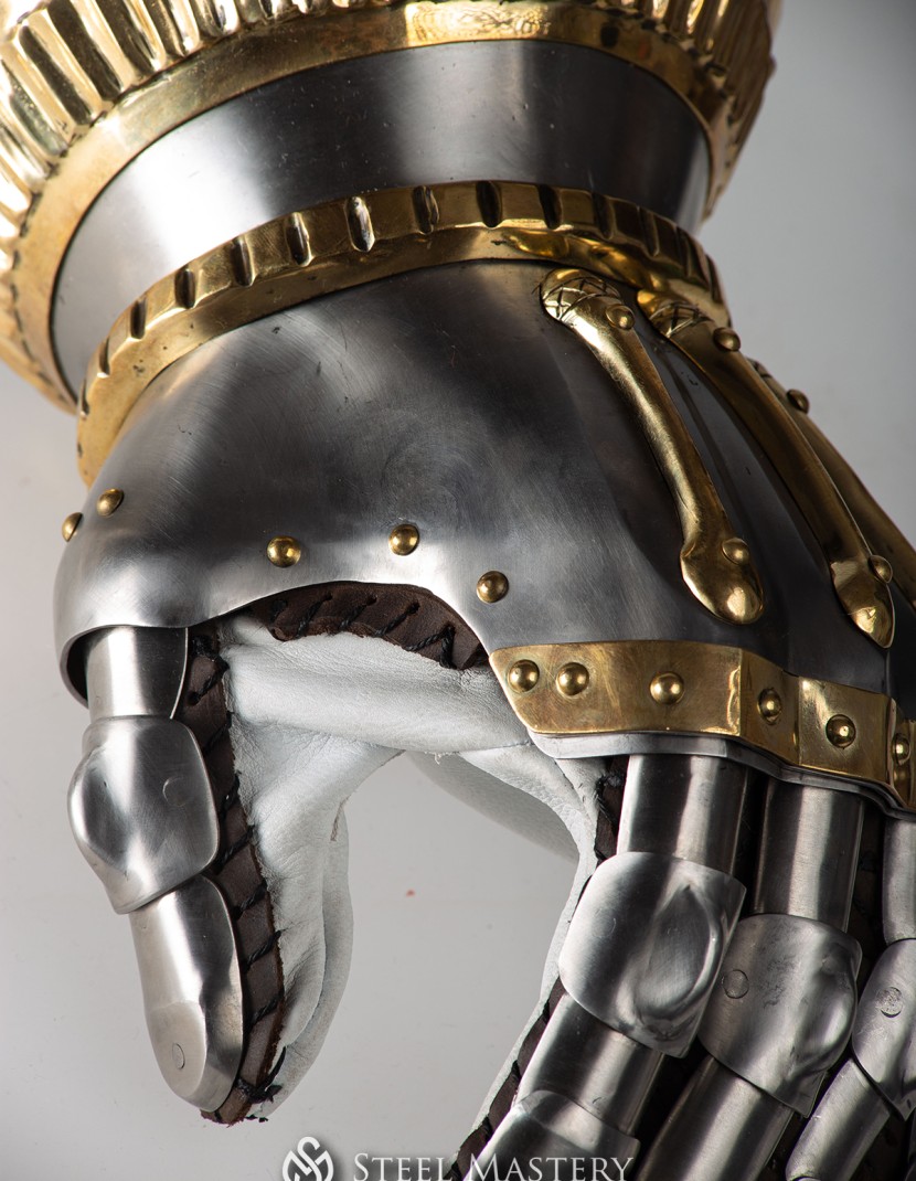 Milano Hourglass Gauntlets 1370-1390 years photo made by Steel-mastery.com