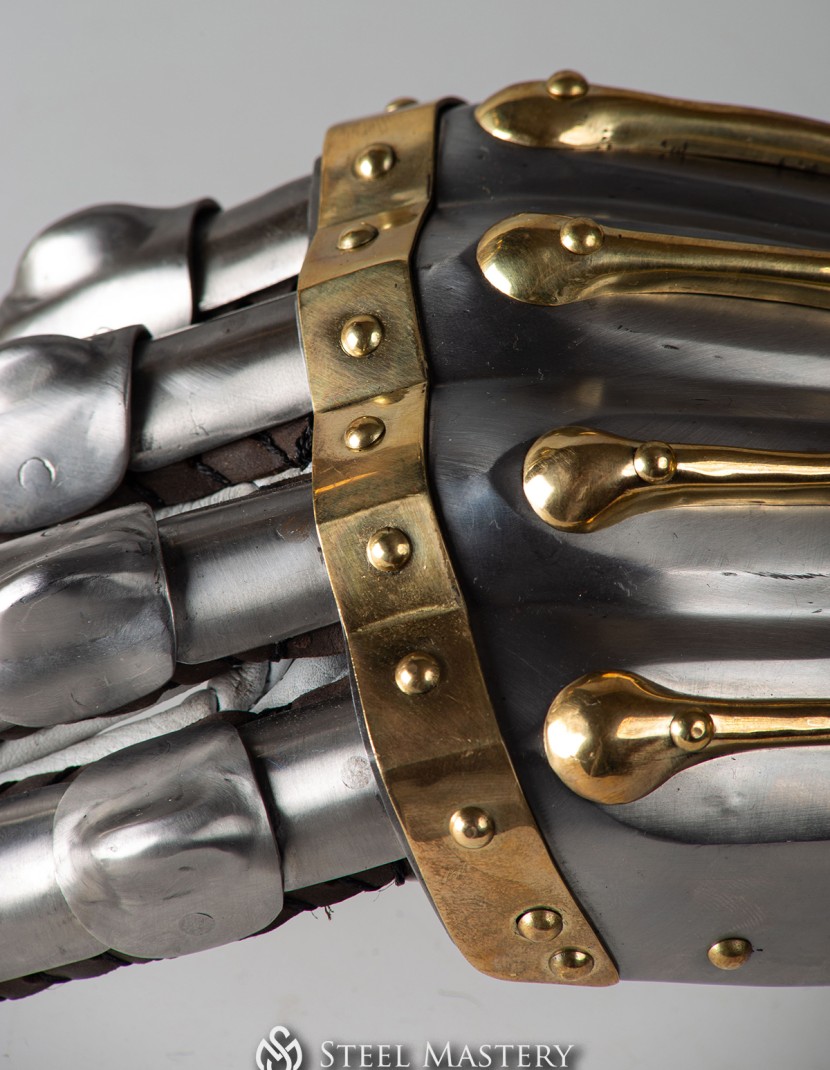 Milano Hourglass Gauntlets 1370-1390 years photo made by Steel-mastery.com