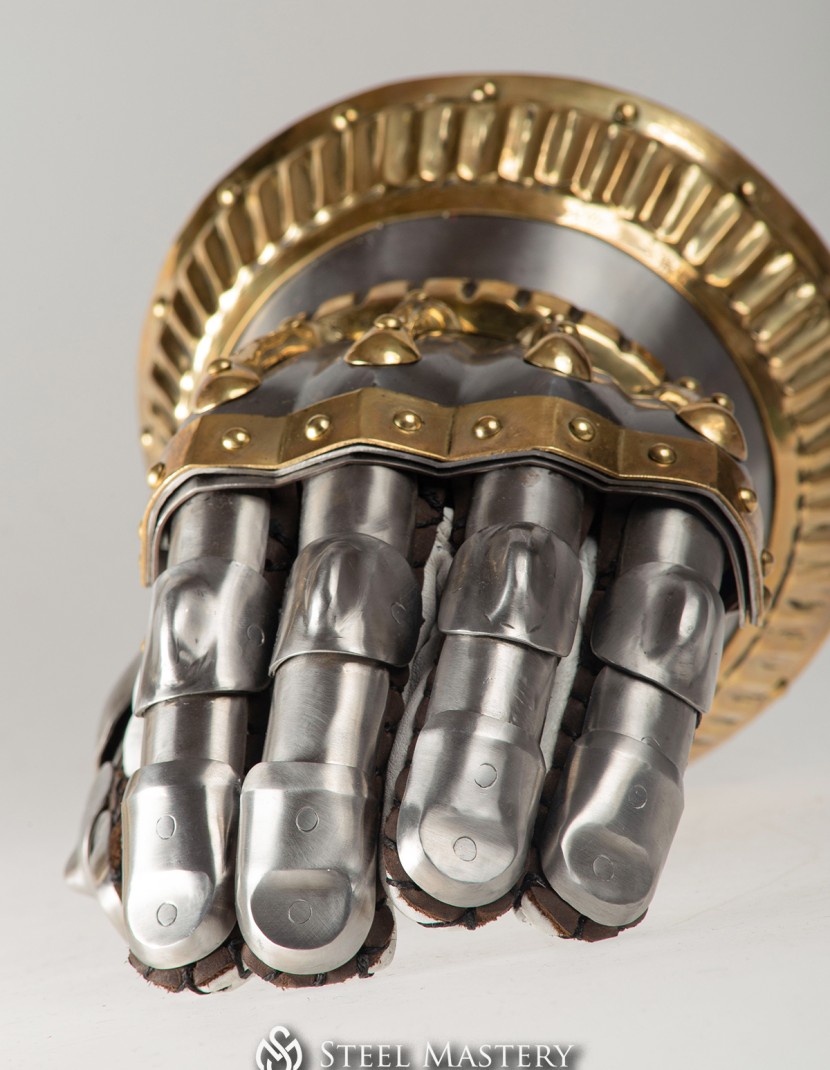 Milano Hourglass Gauntlets 1370-1390 years photo made by Steel-mastery.com