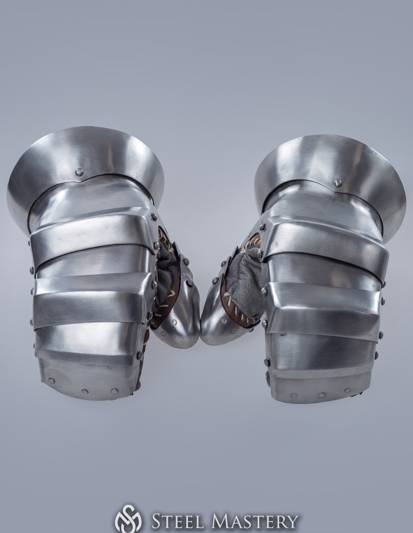 Buhurt hardened gauntlets  photo made by Steel-mastery.com