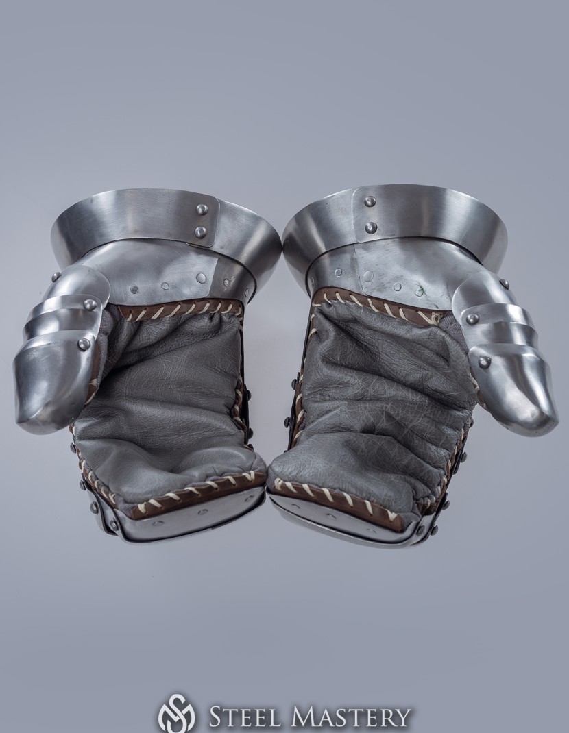 Buhurt hardened gauntlets  photo made by Steel-mastery.com