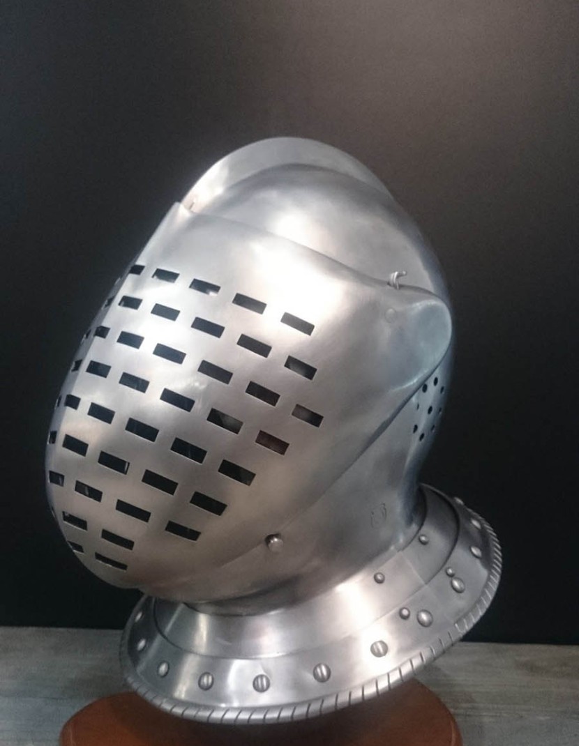 Medieval closed helmet (armet) - 16th century photo made by Steel-mastery.com