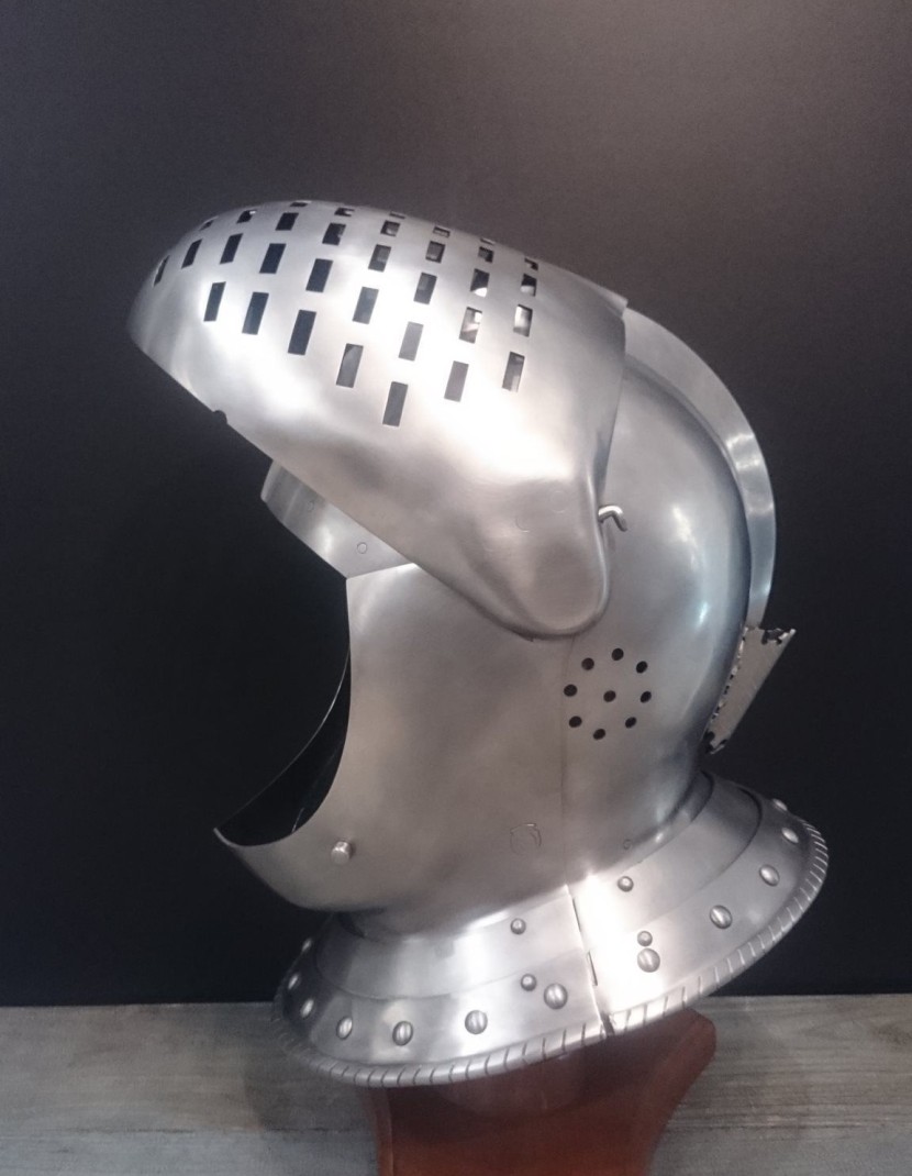 Medieval closed helmet (armet) - 16th century photo made by Steel-mastery.com
