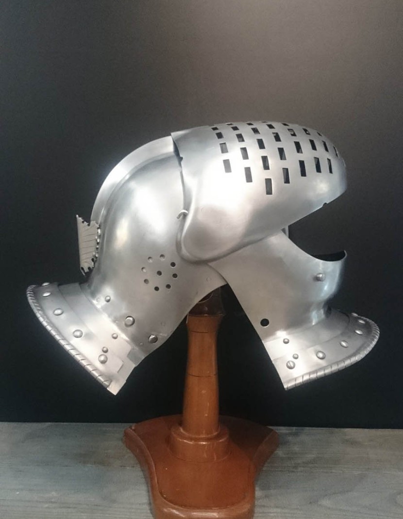 Medieval closed helmet (armet) - 16th century photo made by Steel-mastery.com