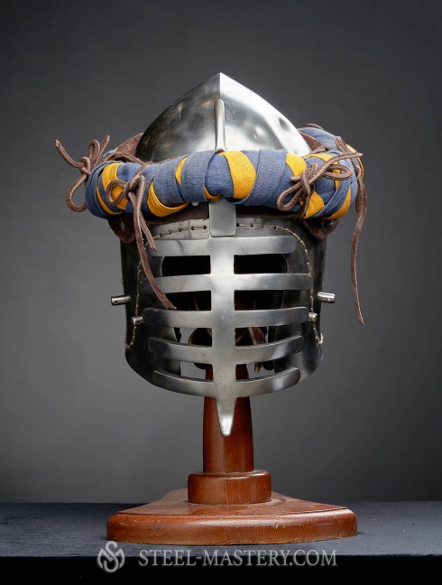 Helmet bascinet with "Wolf ribs" visor
