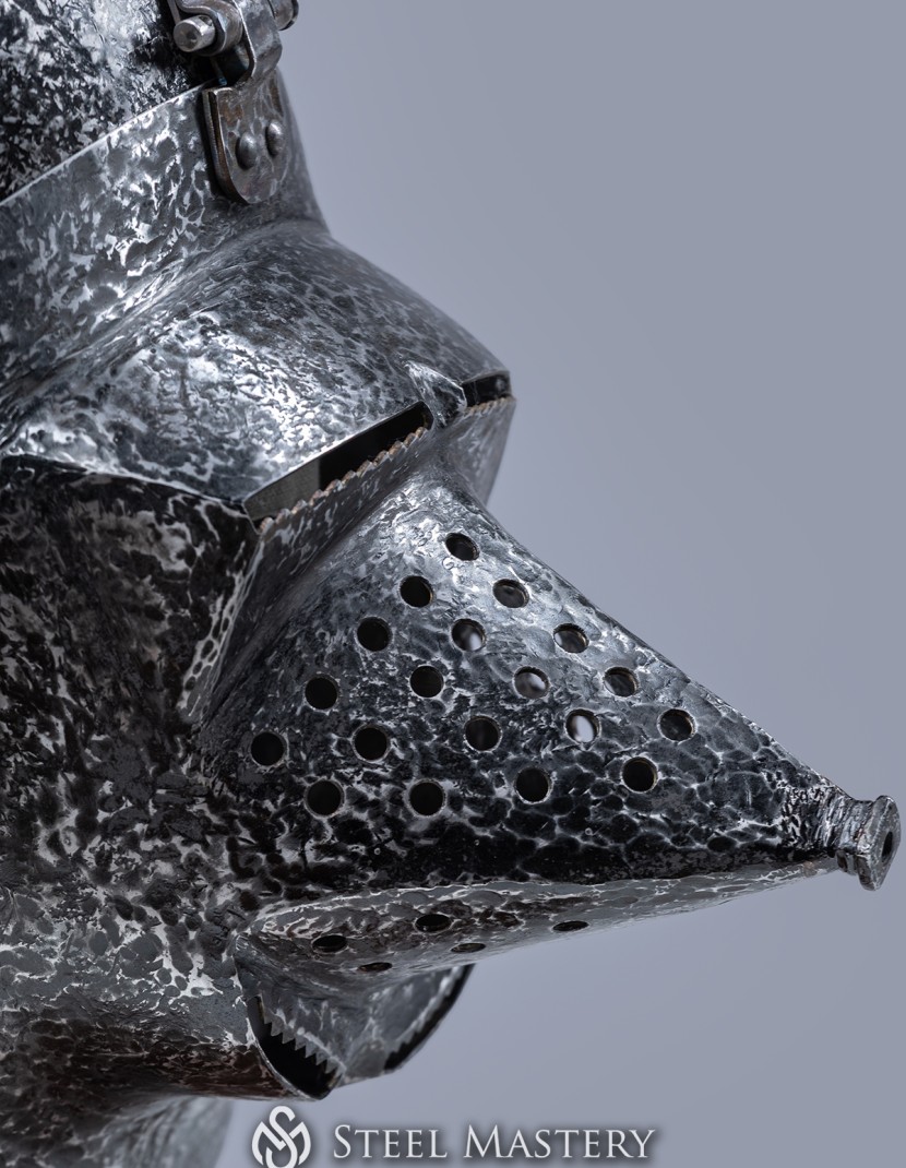 Bascinet hounskull, early XV century photo made by Steel-mastery.com