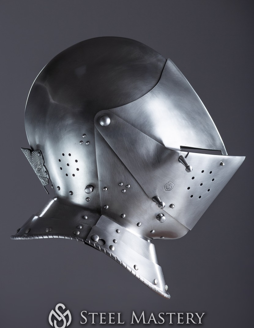 Armet, part of full plate armor (garniture) of George Clifford, end of the XVI century photo made by Steel-mastery.com