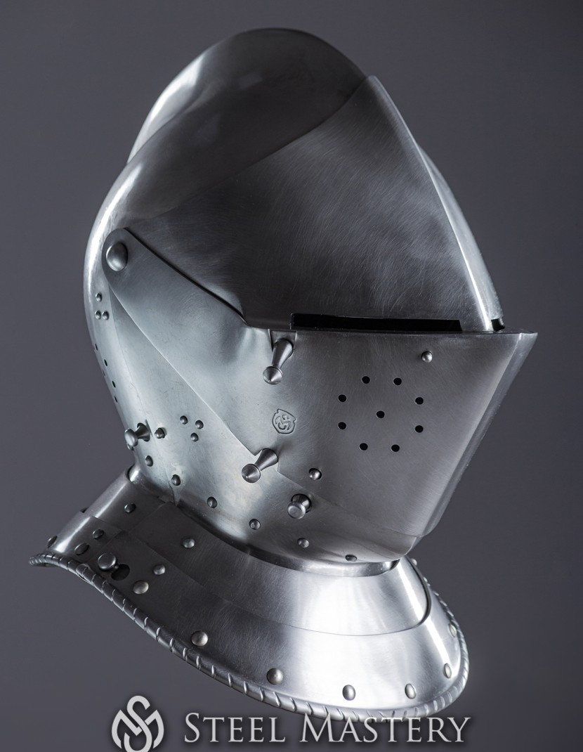 Armet, part of full plate armor (garniture) of George Clifford, end of the XVI century photo made by Steel-mastery.com