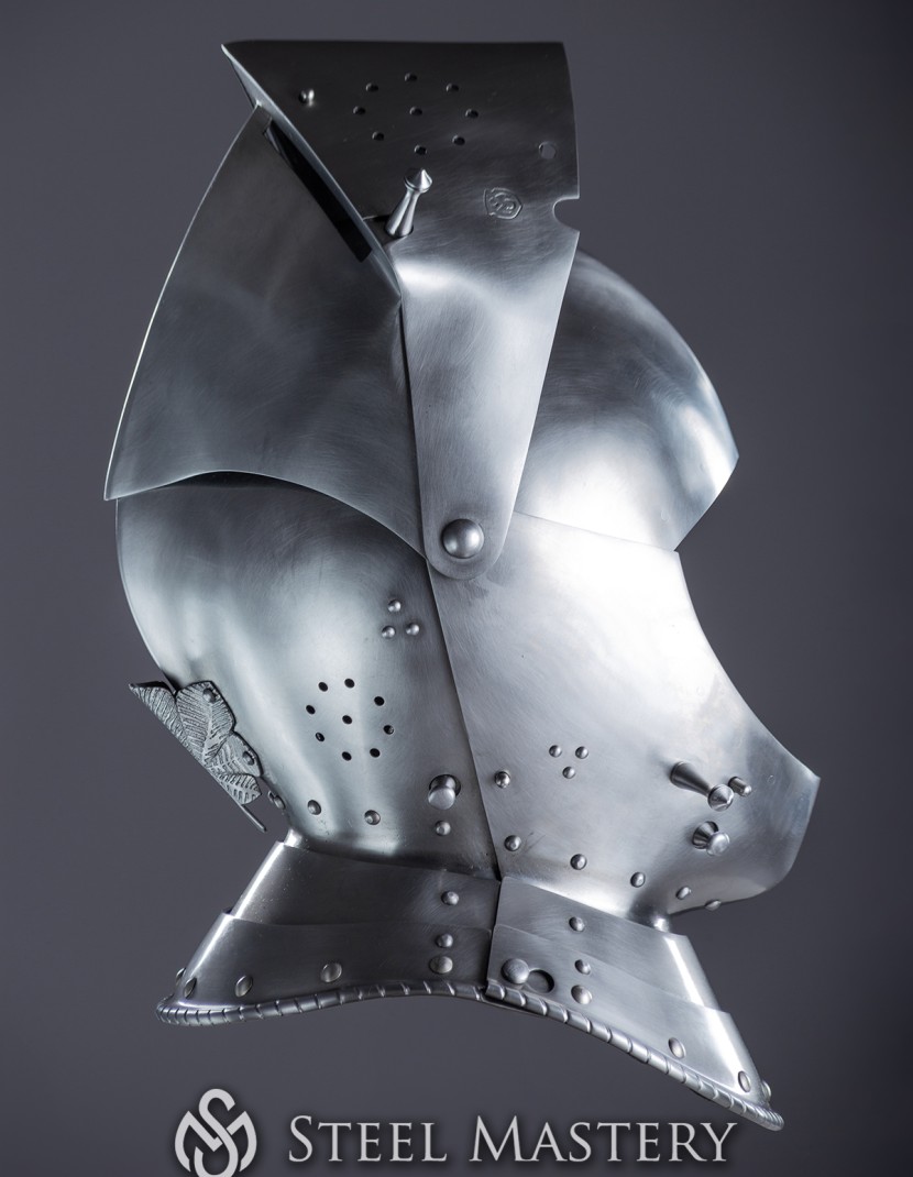 Armet, part of full plate armor (garniture) of George Clifford, end of the XVI century photo made by Steel-mastery.com