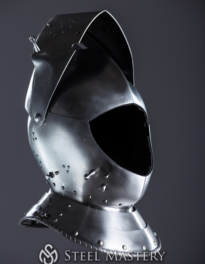 Armet, part of full plate armor (garniture) of George Clifford, end of the XVI century photo made by Steel-mastery.com