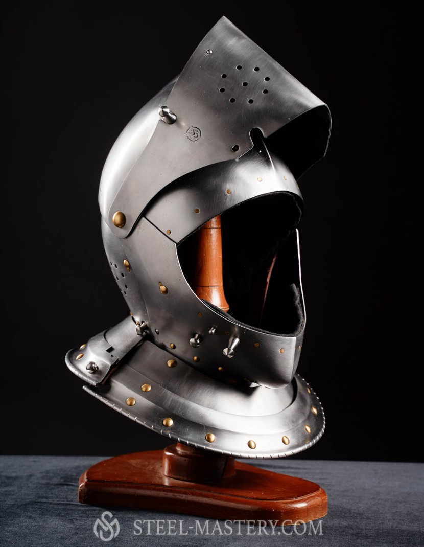 Armet, part of full plate armor (garniture) of George Clifford, end of the XVI century photo made by Steel-mastery.com