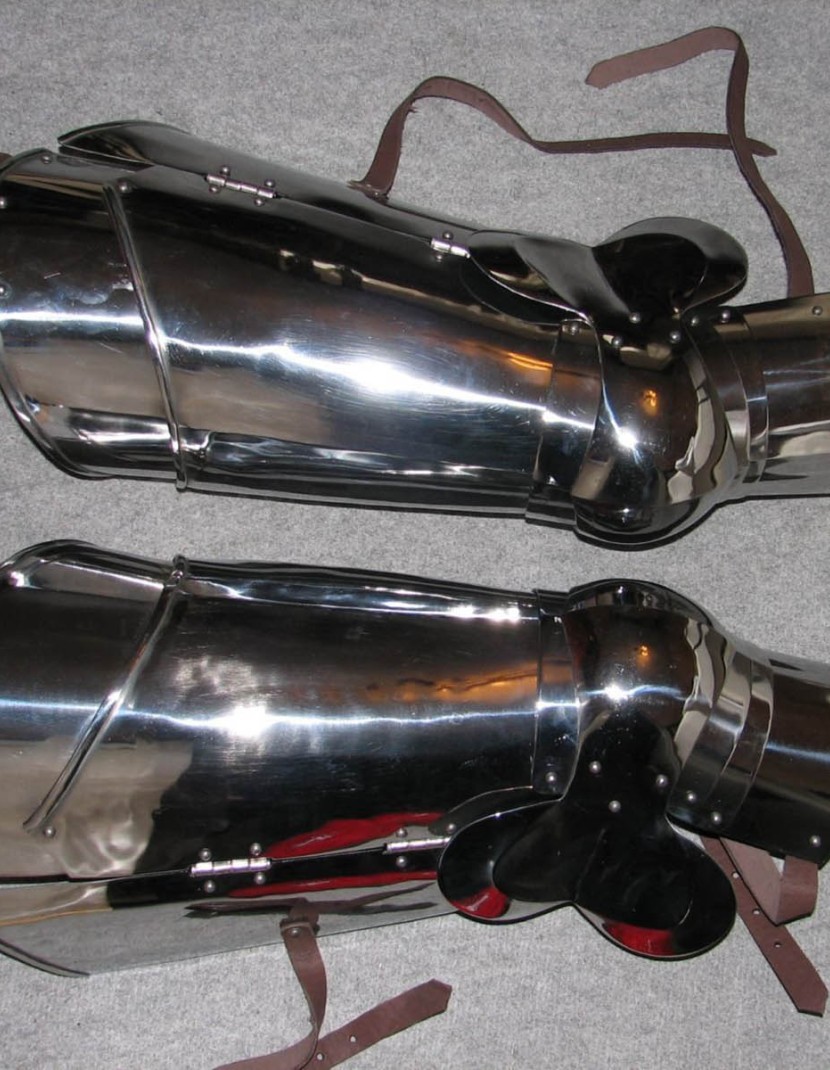 Plate legs of the  2nd part of the 15th century  photo made by Steel-mastery.com