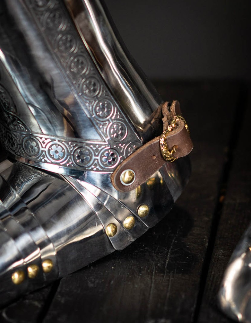 Full plate legs, part of full plate armor (garniture) of George Clifford, end of the XVI century  photo made by Steel-mastery.com