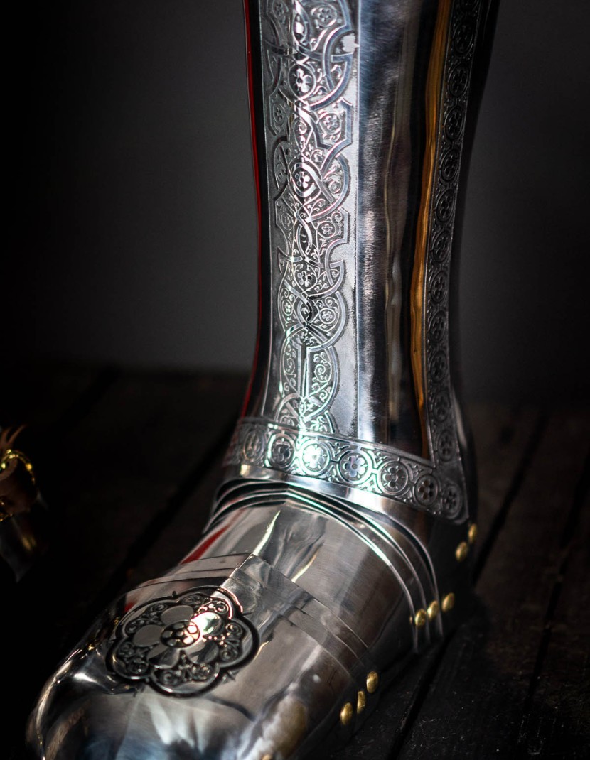 Full plate legs, part of full plate armor (garniture) of George Clifford, end of the XVI century  photo made by Steel-mastery.com