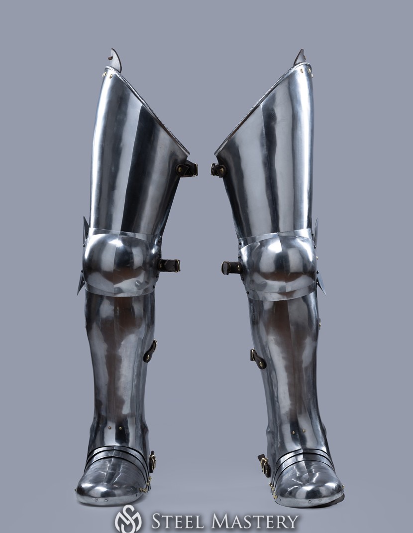 Full plate legs, part of full plate armor (garniture) of George Clifford, end of the XVI century  photo made by Steel-mastery.com