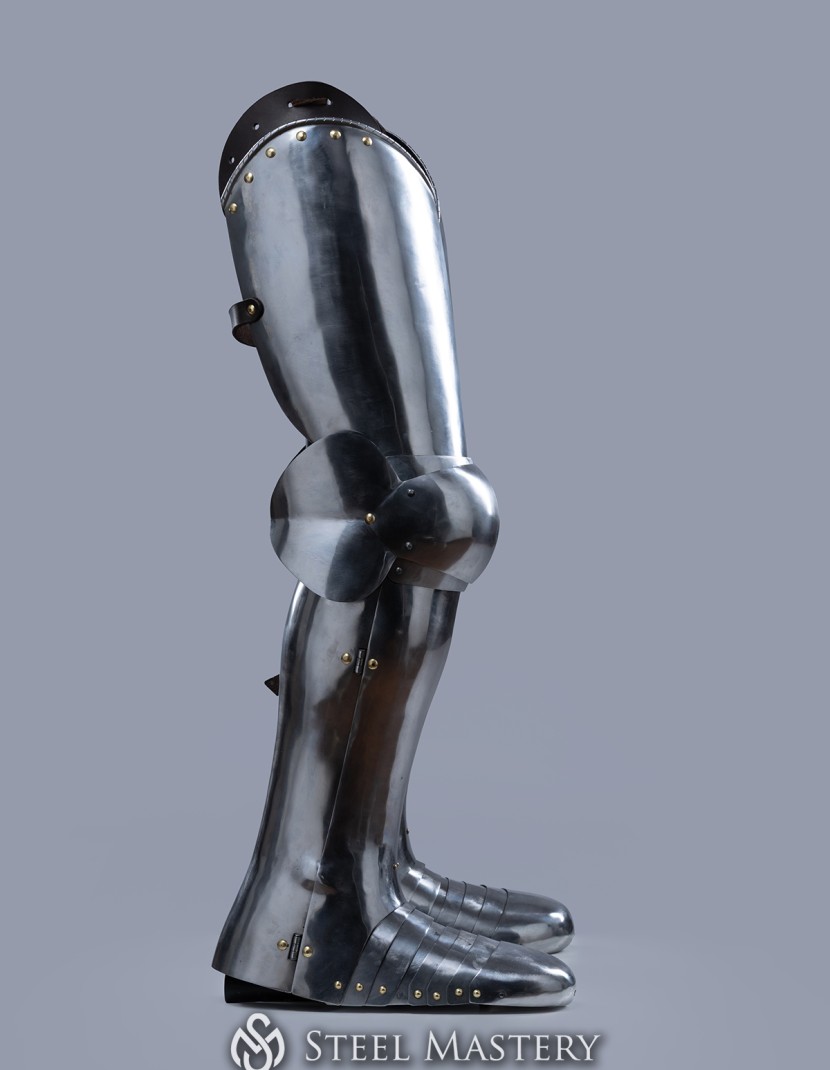 Full plate legs, part of full plate armor (garniture) of George Clifford, end of the XVI century  photo made by Steel-mastery.com
