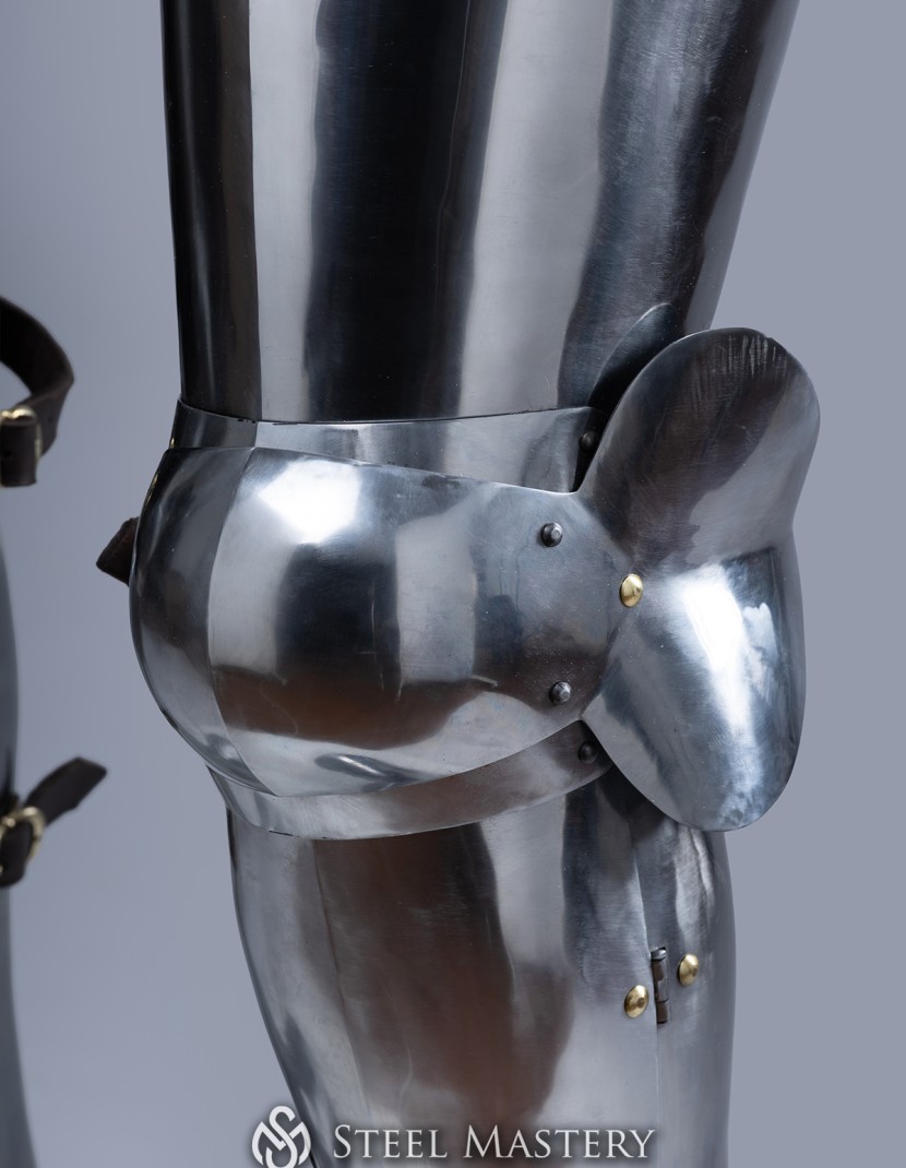 Full plate legs, part of full plate armor (garniture) of George Clifford, end of the XVI century  photo made by Steel-mastery.com