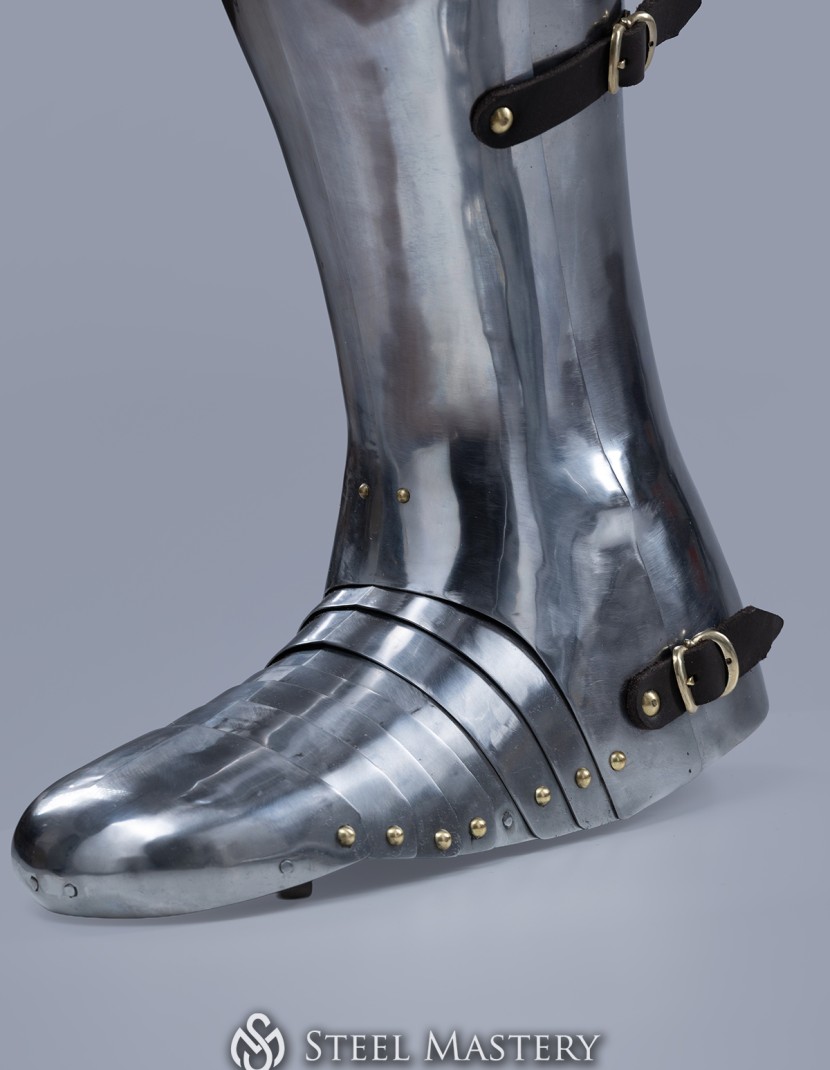 Full plate legs, part of full plate armor (garniture) of George Clifford, end of the XVI century  photo made by Steel-mastery.com