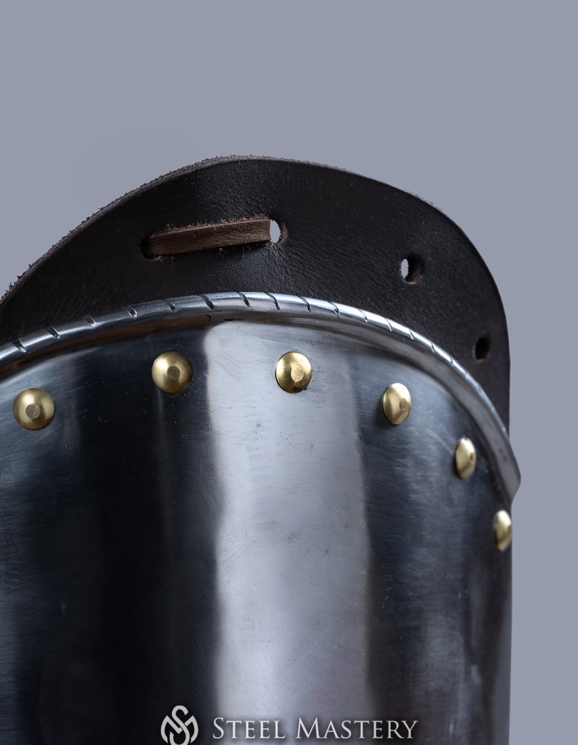 Full plate legs, part of full plate armor (garniture) of George Clifford, end of the XVI century  photo made by Steel-mastery.com
