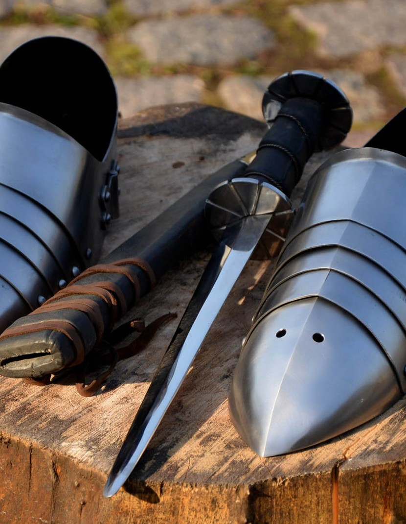 Sabatons - Armure de Charles VI, late 14th and early 15th centuries photo made by Steel-mastery.com