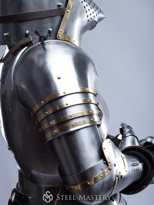 Knights plate shoulders mid-14th century