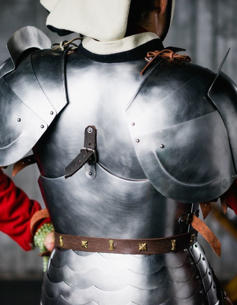 English pauldrons late 15th century photo made by Steel-mastery.com
