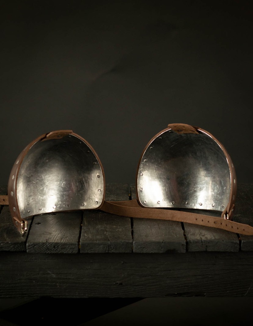 Whole hammered spaulders covered with leather photo made by Steel-mastery.com