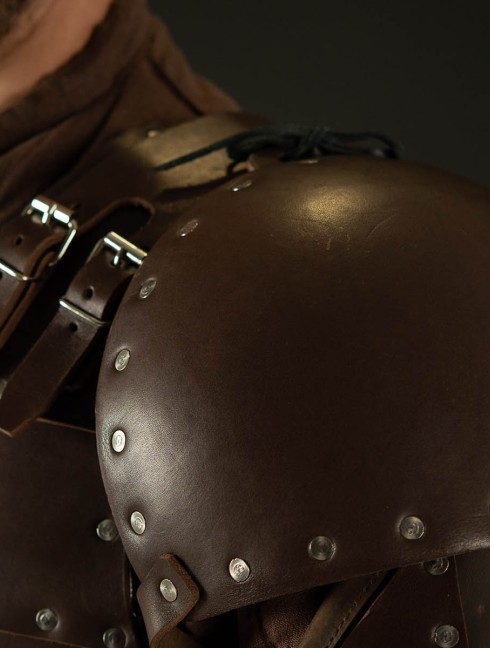 Whole hammered spaulders covered with leather
