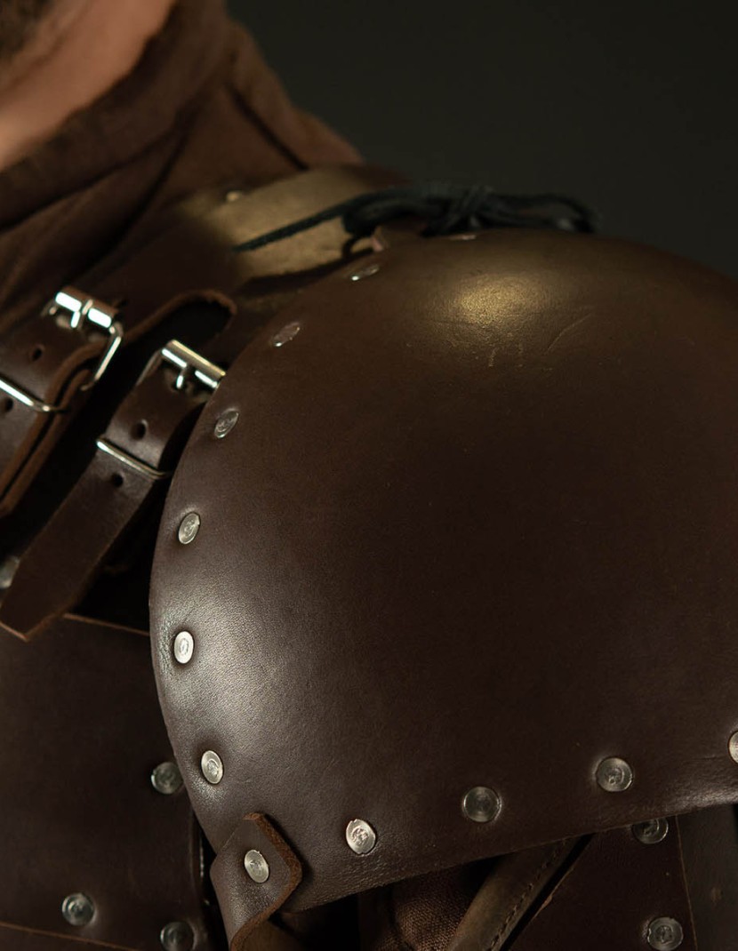 Whole hammered spaulders covered with leather photo made by Steel-mastery.com
