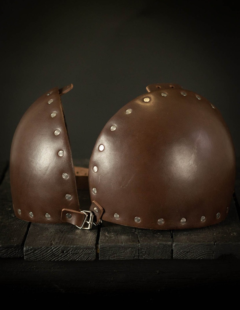 Whole hammered spaulders covered with leather photo made by Steel-mastery.com
