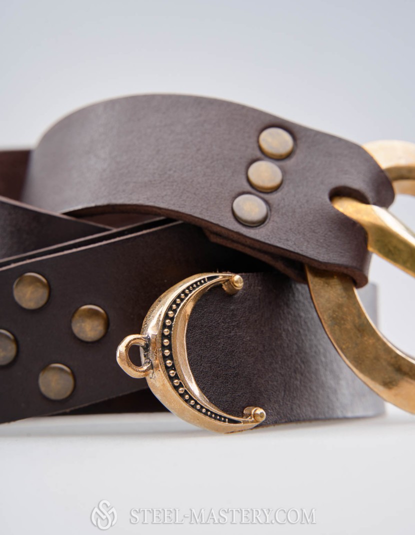 Leather belt with "Orlamunde" buсkle,  14-15th century photo made by Steel-mastery.com