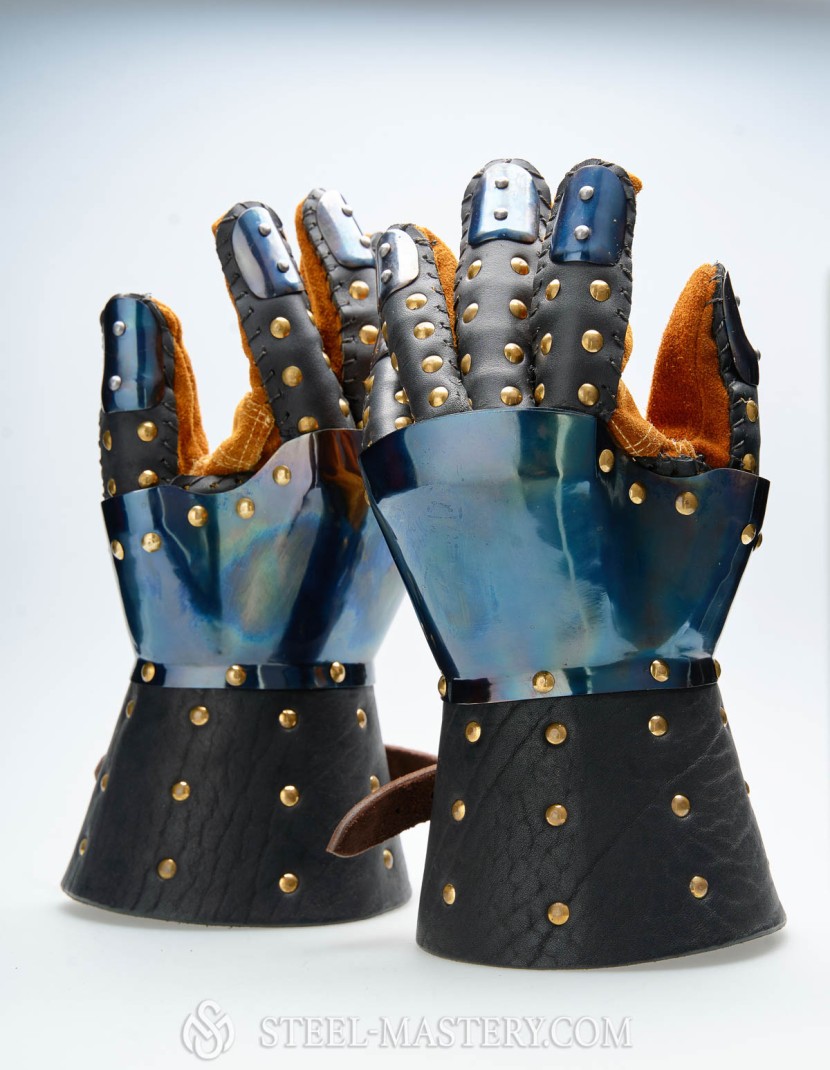 Brigandine gauntlets - mid 14th century photo made by Steel-mastery.com