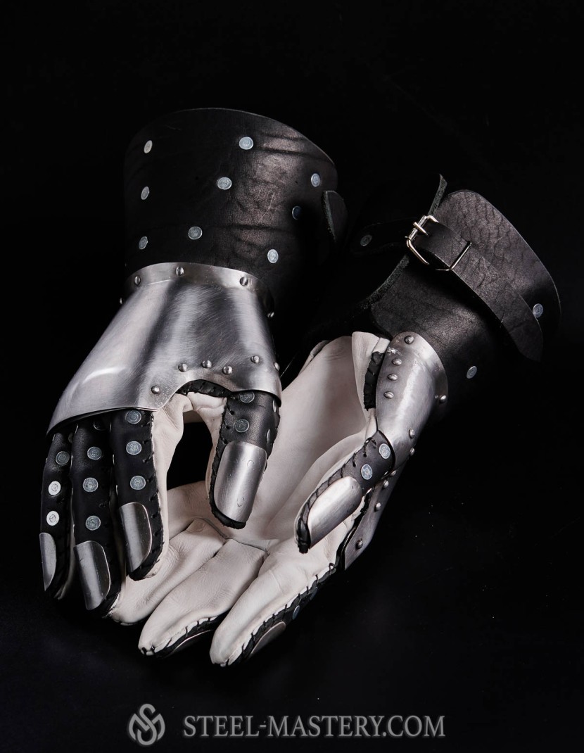 Brigandine gauntlets - mid 14th century photo made by Steel-mastery.com