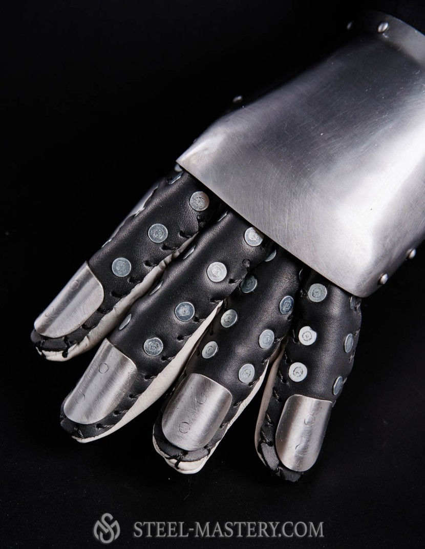 Brigandine gauntlets - mid 14th century photo made by Steel-mastery.com