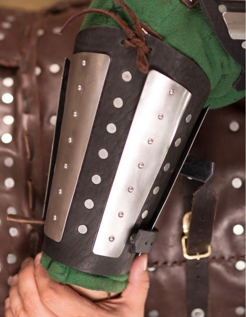 Splinted bracers photo made by Steel-mastery.com