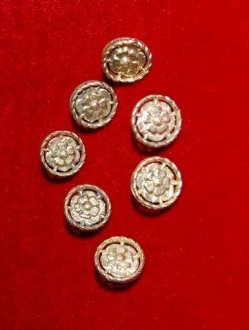 Cast bronze rivet-belt mount "Rose"
