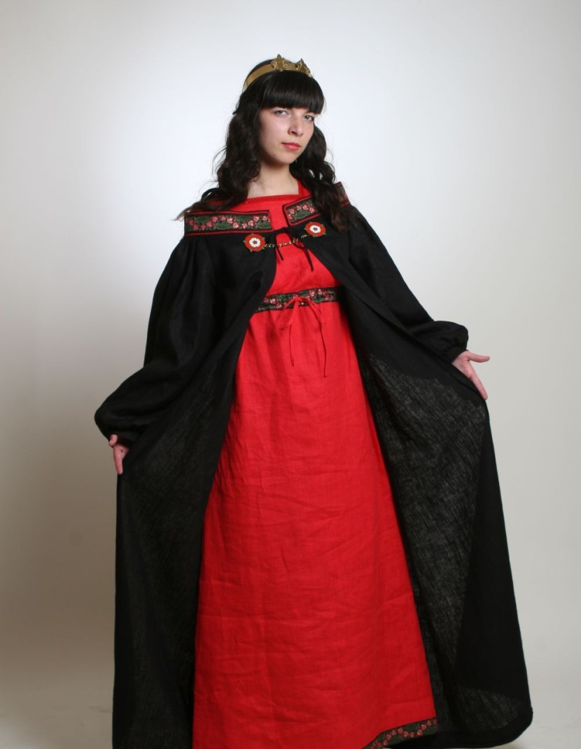 Coat with open shoulders photo made by Steel-mastery.com