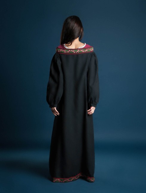 Coat with open shoulders