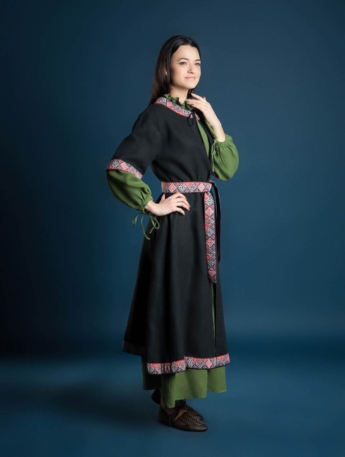 Coat with short sleeves