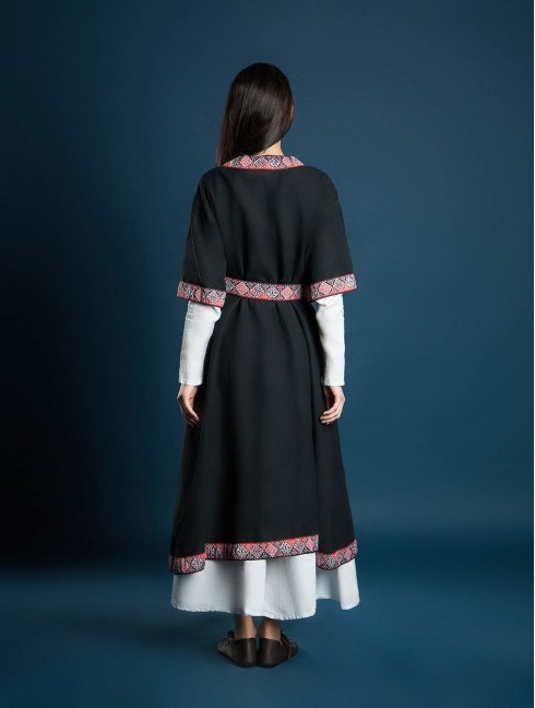 Coat with short sleeves