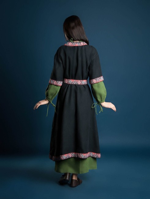 Coat with short sleeves