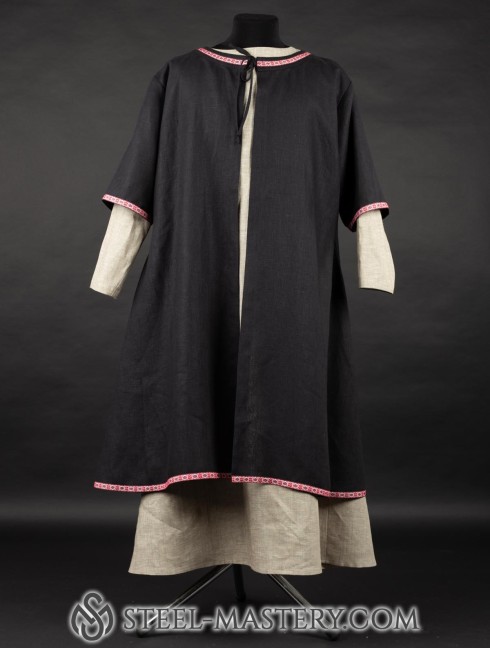 Coat with short sleeves